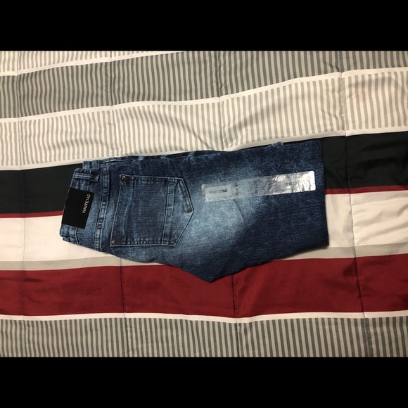 Washed Blue Jeans - Picture 3 of 5